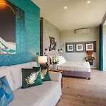 The House 4*