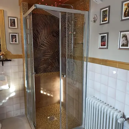 The House 4*